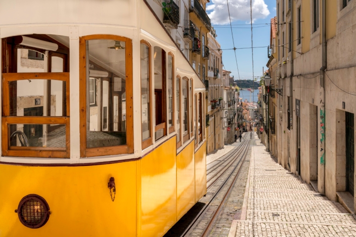 Rent motorcycle in Lisbon