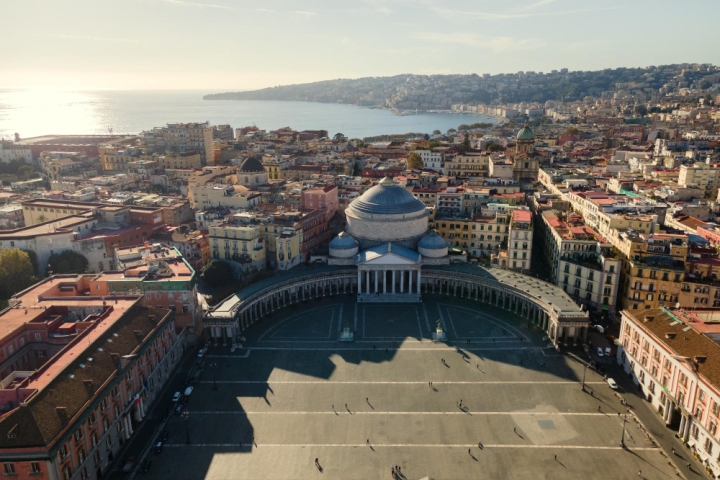 Rent motorcycle in Naples